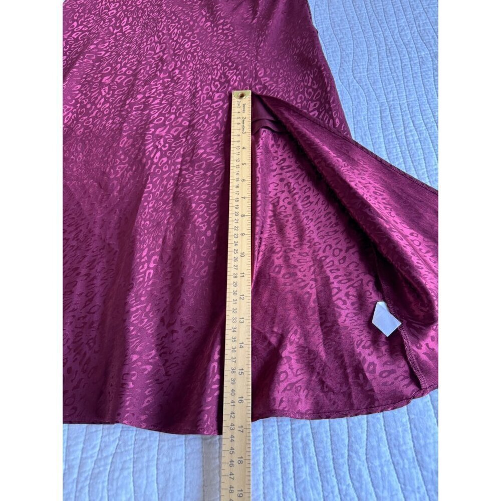 Socialite Burgundy Shiny Animal Print MIDI Lined Skirt Size M Side Slit NEW - Picture 5 of 8